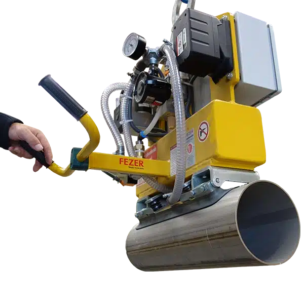 Vacuum Lifter – VacuBoyMini VBM lifting a pipe