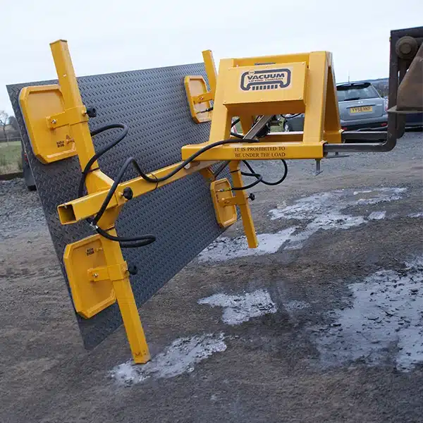 Batlift QFT1B – Forklift mounted vacuum lifter – tilted Batlift QFT1B – Forklift mounted vacuum lifter – tilted